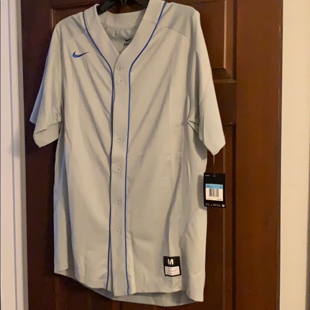 Beautiful Nike Dri-Fit baseball shirt!
